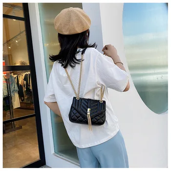 Нова текстура малка чанта дамска чанта 2020 Нова вълна лятна мода веригата на женската чанта Тенденция пискюл малък квадратен чанта